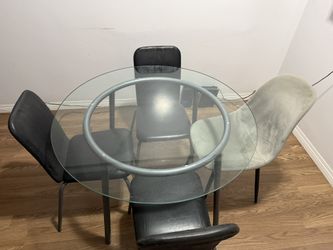 Table W Chairs