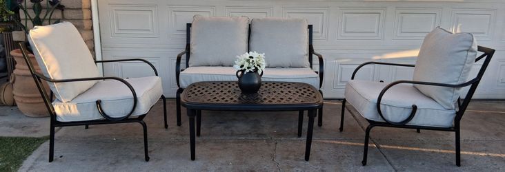 Hampton Bay Patio Set With NEW Cushions