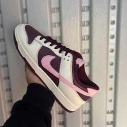 Nike Dunk Low Valentines Size 10M