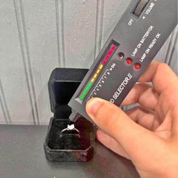 VVS1 Moissanite Engagement Ring