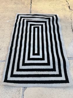 Modern abstract black and white rug