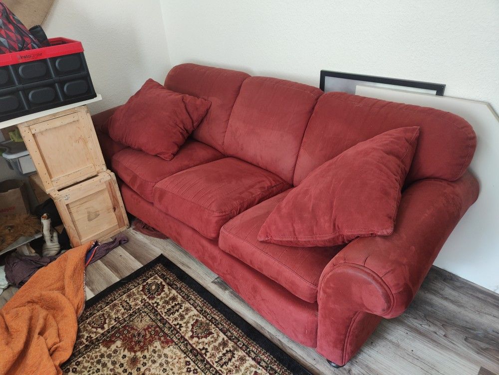 Couch Full Size Red Microfiber +2 Matching Pillows
