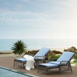 Brand New 3 Pieces Wicker Patio Furniture Set Outdoor Patio Chairs with retractable Ottomans ,coffee table, lounge chairs for Poolside Garden patio