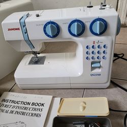 JONOME SQ2250 Sewing Machine Is Like New 