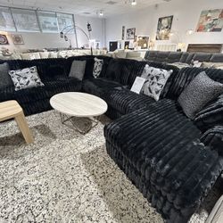 Midnight Madness Black 4pc Sectional 