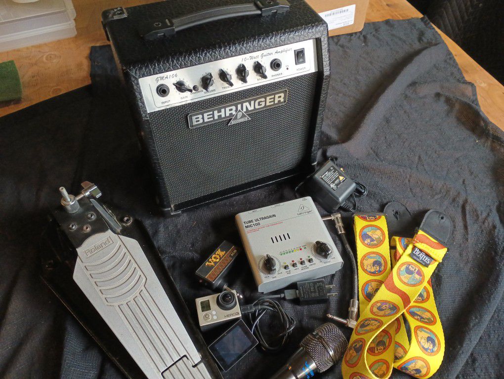 Music Gear. Guitar Amplifier Vox 