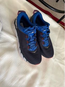 Size 10.5 men’s hoka shoes