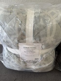 Two Queen Size Comforter With two shams, Brand New, $20 Each