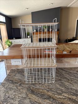 3 wired baskets with wooden lids