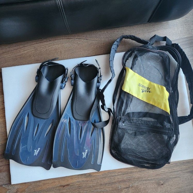 Speedo Diving Fins With Mesh Backpack