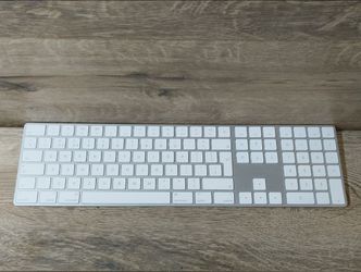 Apple Magic Keyboard with Numeric Keypad: Wireless, Bluetooth, Rechargeable. Works with Mac, iPad, or iPhone; USB-C TYPE CHARGER CORD INCLUDED US Engl