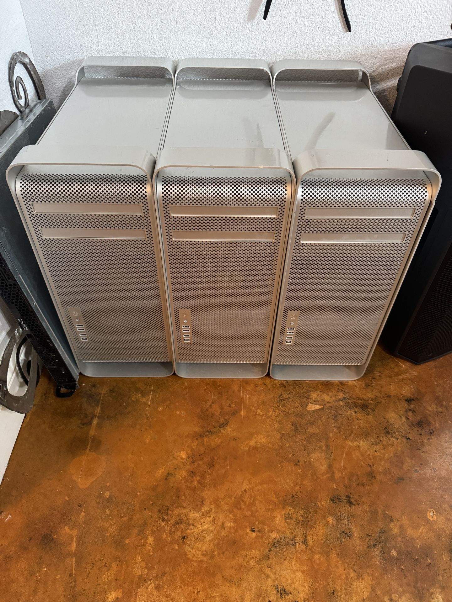 (3) Mac Pro 2007-08 Studio Computers