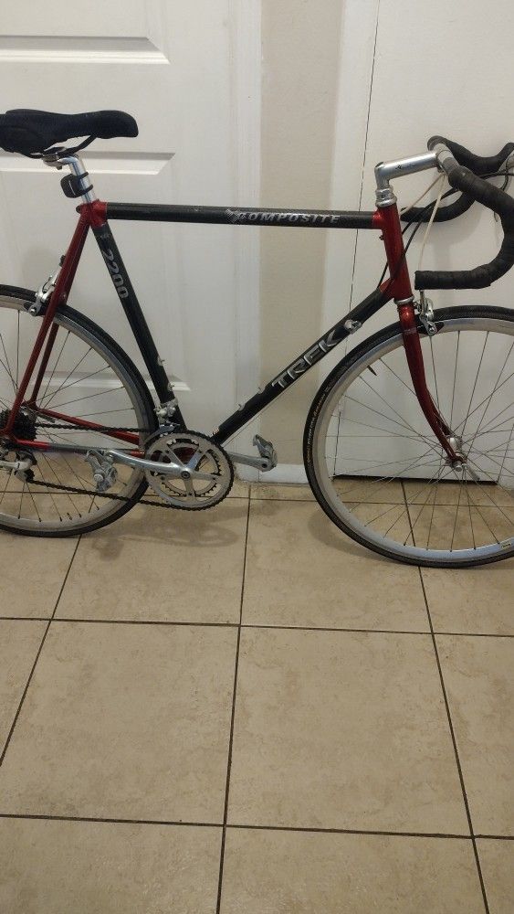 Men's Vintage Trek Road Bike 2200 /16 Spd .Great Condition!