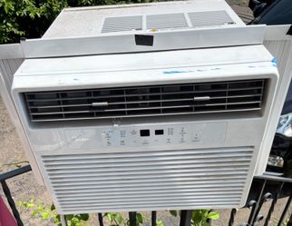 Midea 12,000 BTU  smart Air conditioner  w/ WiFi