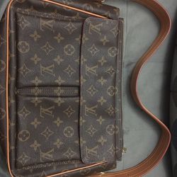 Louis Vuitton Purse Authentic 