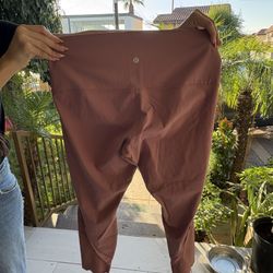 Large Lululemon Capri Leggings 