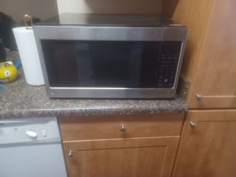LG High Power Microwave.  Good Condition