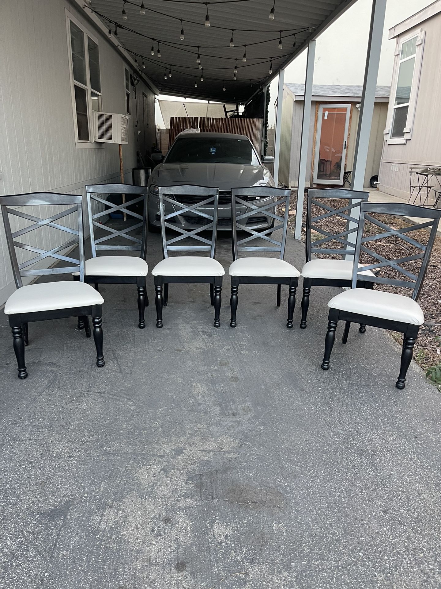 Vendo 6 Sillas 🪑 Recién Tapizadas Casi Nuevas 