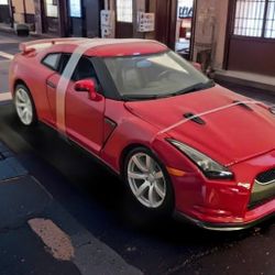 2009 Nissan GTR R35 1:18 Maisto Diecast Car - New in Box