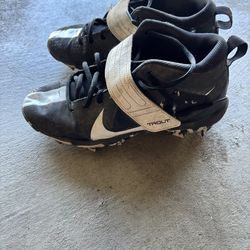 Nike Force Trout baseball cleat size 6Y