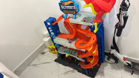 Hot wheels ultimate garage