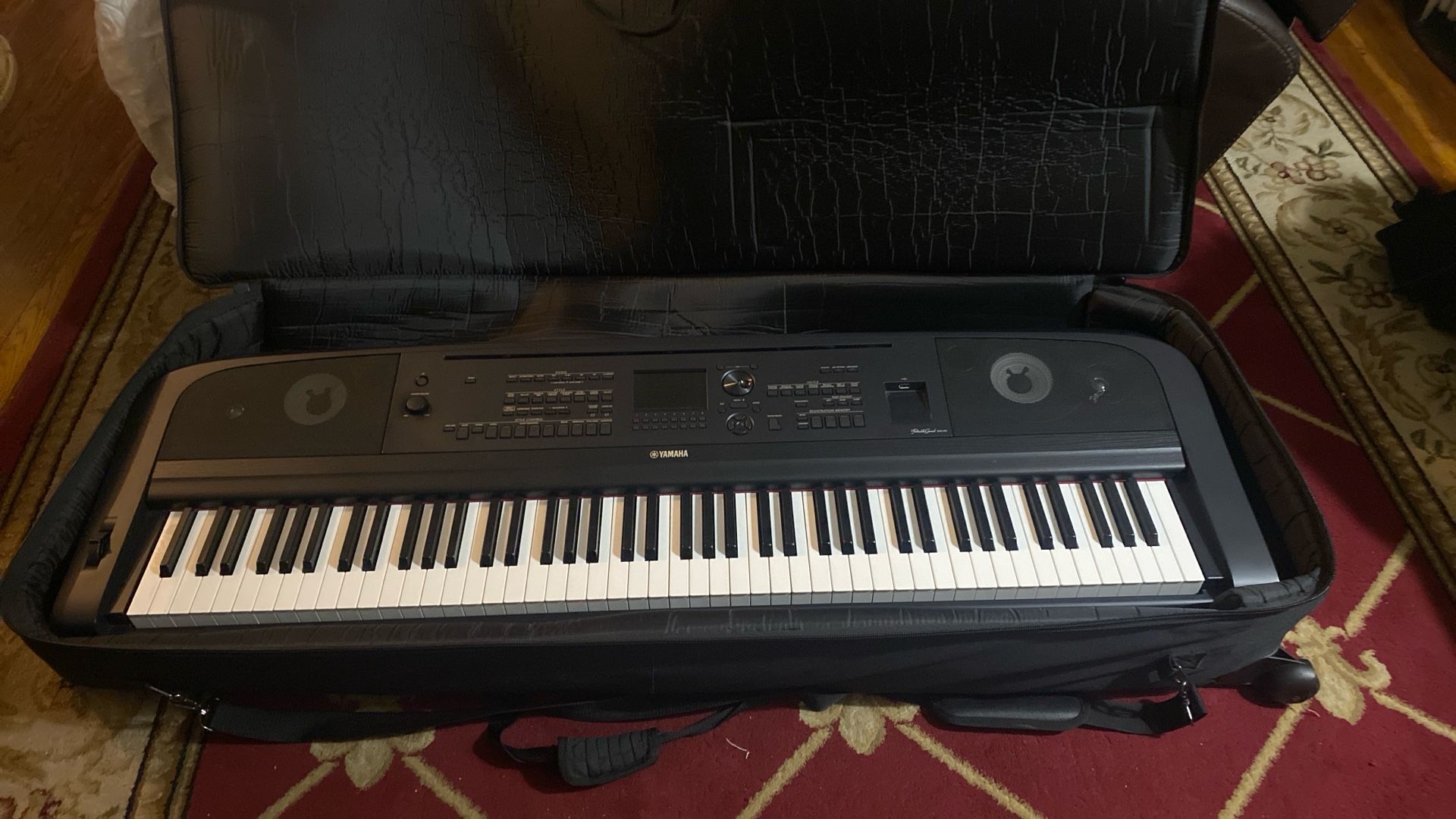 Yamaha DGX 670 With Carrying Case