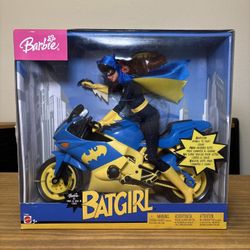 New Sealed In Box BARBIE BATGIRL w/Batcycle MOTORCYCLE 2003 DC Batman