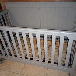 Graco Baby Crib And Changing Table