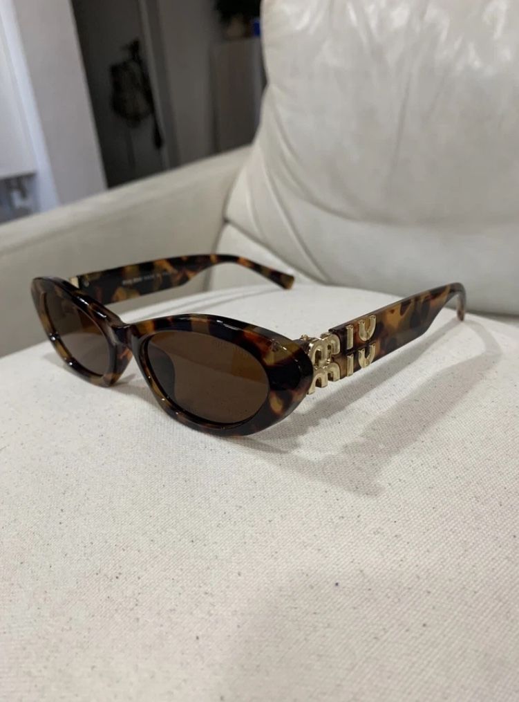 Miu miu sunglasses (D)(U)(P)(E)