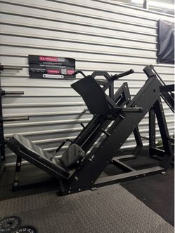 New in box 📦 Heavy duty leg press. It’s a semi commercial machine