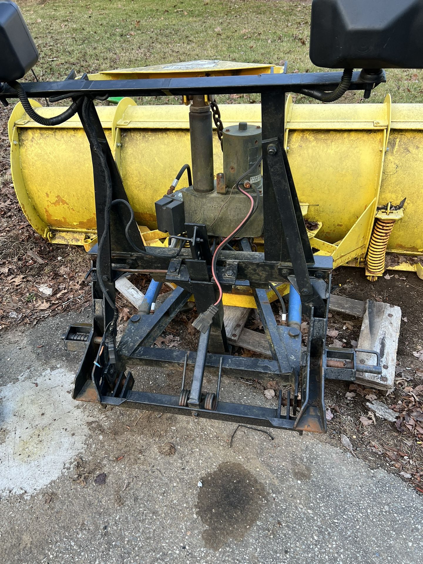 Minute Mount Plow Blade Pump & Plugs ,