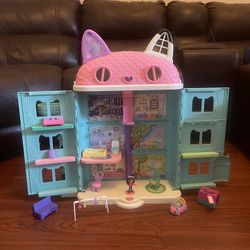GABBY’S DOLLHOUSE 