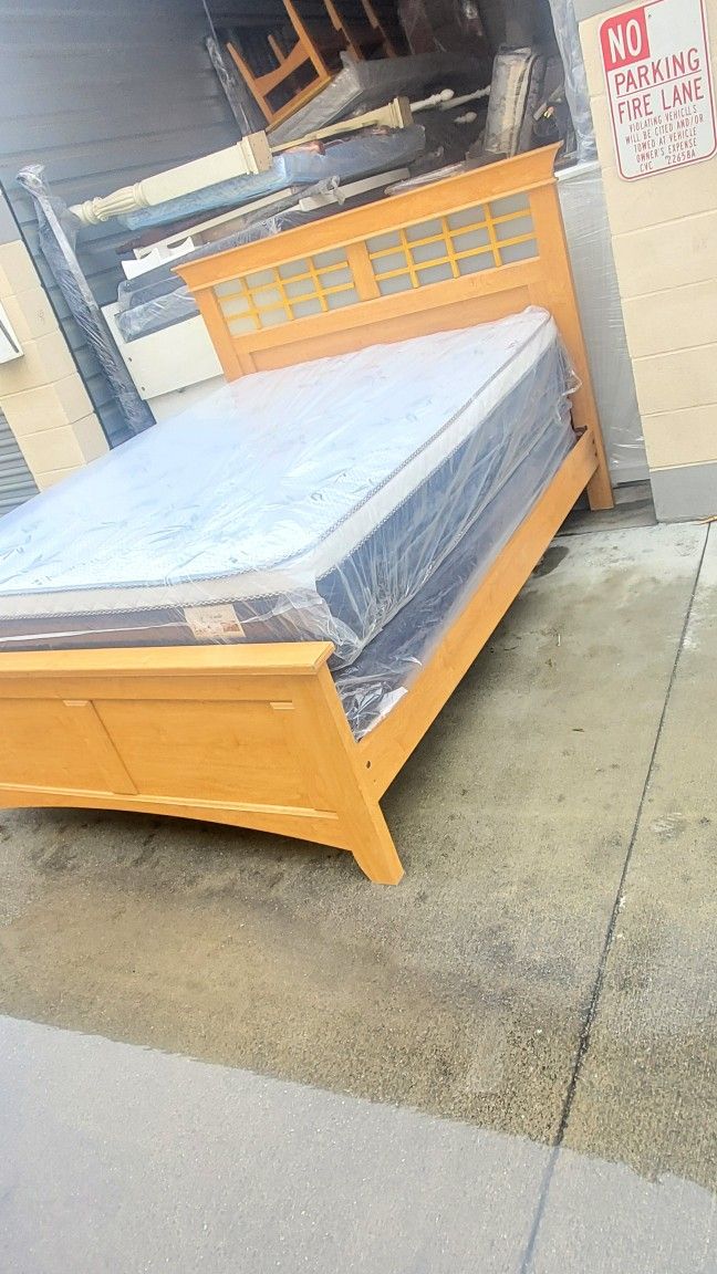 Queen Bed Open Box As Is With Boxpring And Mattress Bamboo Pillow Top 420