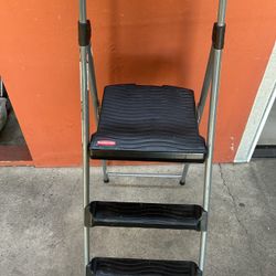 Rubbermaid folding step ladder