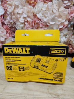 DEWALT
20V MAX / 60V MAX FLEXVOLT Lithium-Ion Fan Cooled Fast Battery Charger