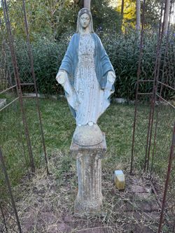 Virgin Mary stand, statue, hallow and prayer bench