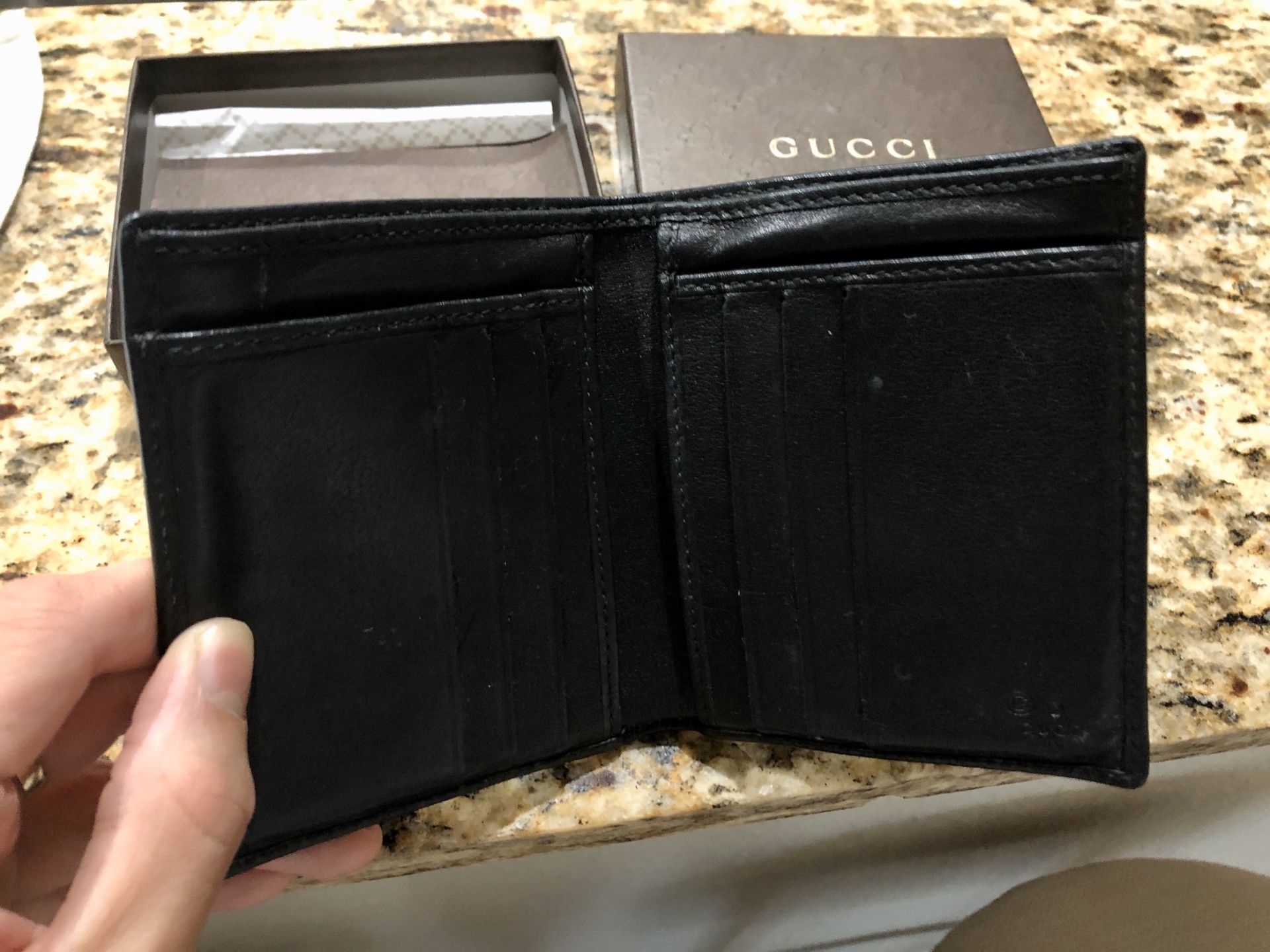 AUTHENTIC Gucci Bifold Wallet MicroGuccissima Black