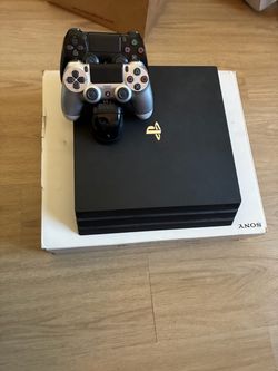 PS4 Pro Bundle + 2 Controllers + 19 Games + Charging Station