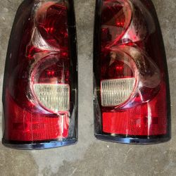 2004 Chevy Silverado 2500 Tail Lights