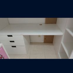 Bunk Bed/ Loft Bed  With Desk And Closet 
