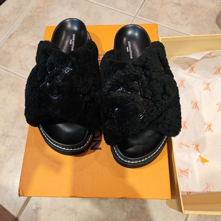 Louis Vuitton Arch Light Sneakers for Sale in Las Vegas, NV - OfferUp