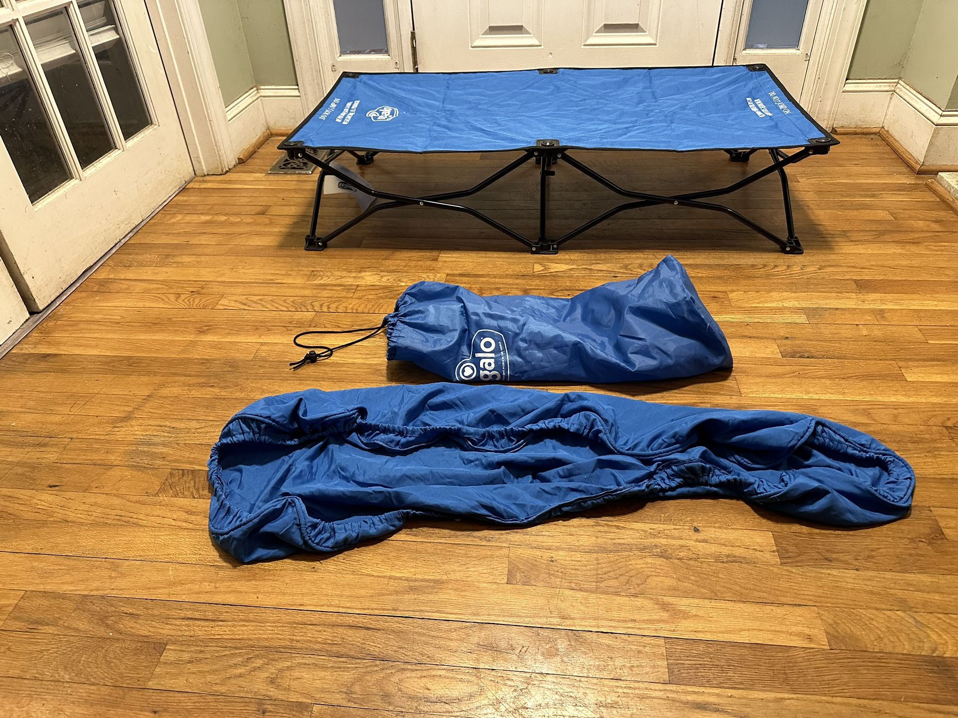 Regalo Sleeping Cot