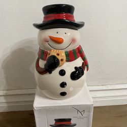 8” M Resort Spa Casino Las Vegas Snowman Cookie Jar 