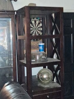 3 cabinets one glass very pretty bad camera and lighting