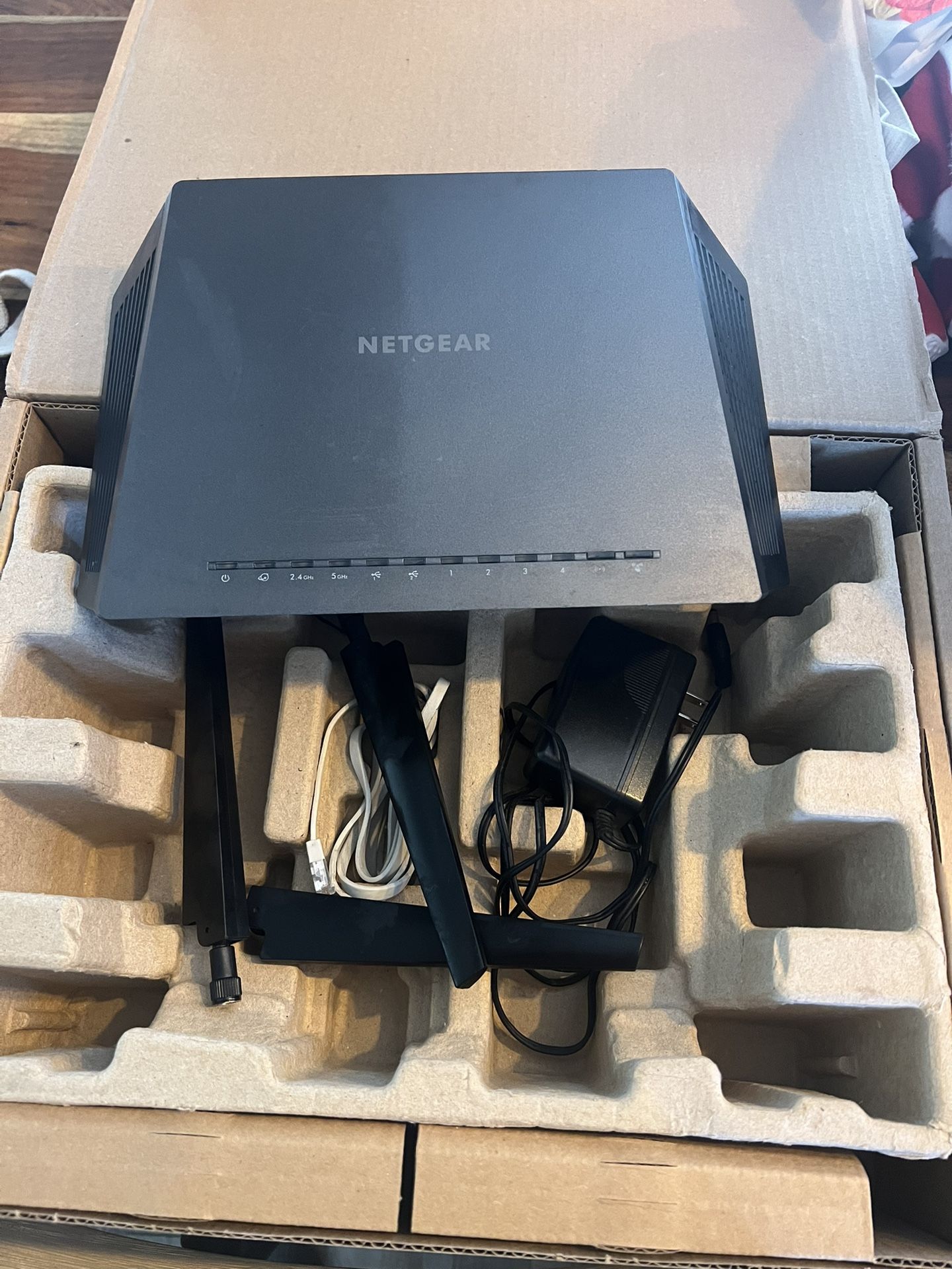 Free Nighthawk Dual-Band WiFi Router, 1.9Gbps