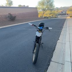 Surron Light Bee X there is a tear in the seat 1000 Miles