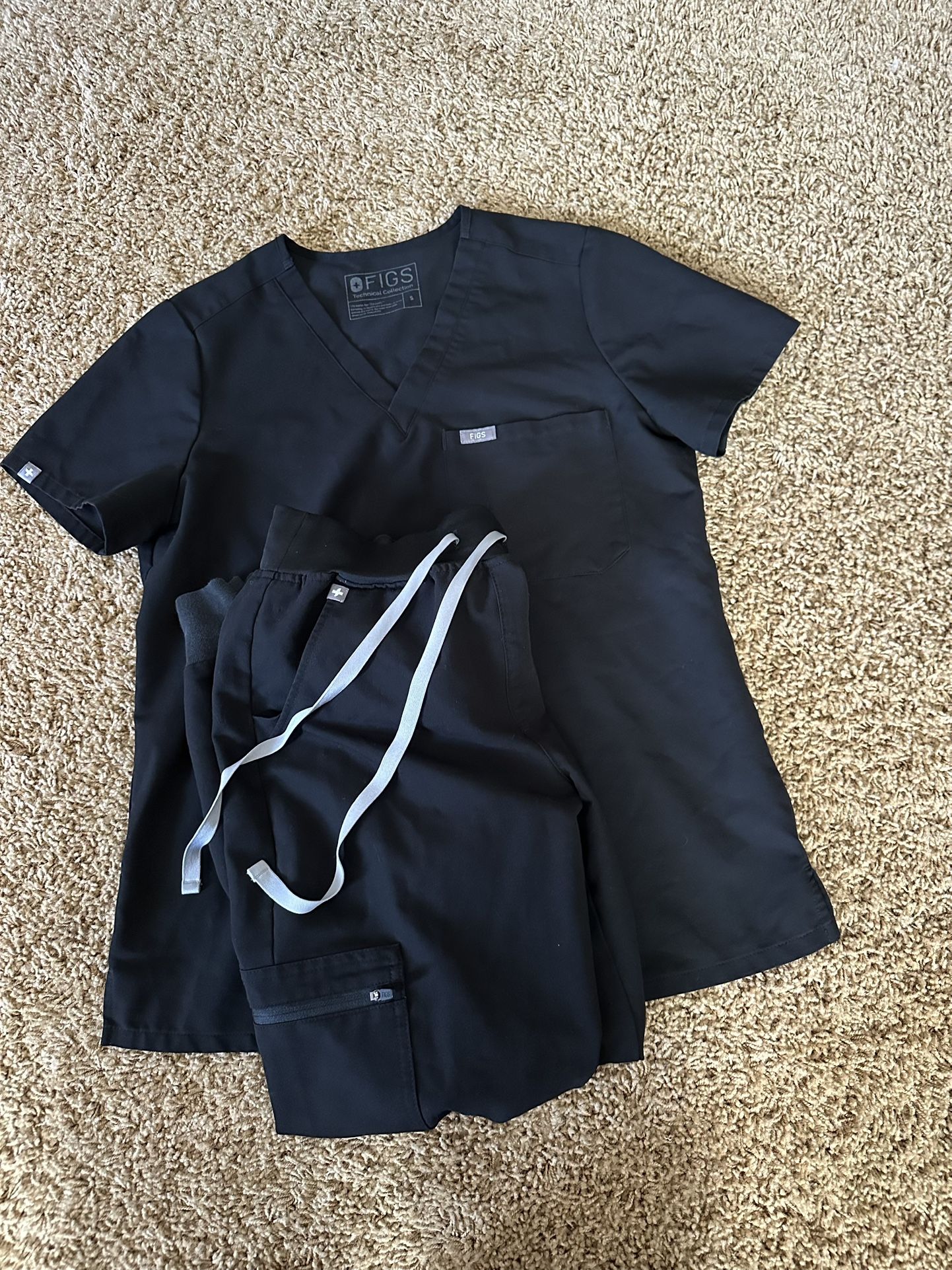Figs Black Scrub Set