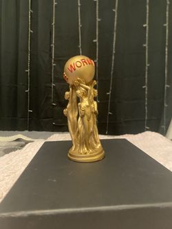 Scarface “The World Is Yours” Statue 