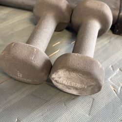 8 pound dumbell set