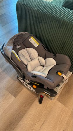 Chicco Car Seat  (Like New)